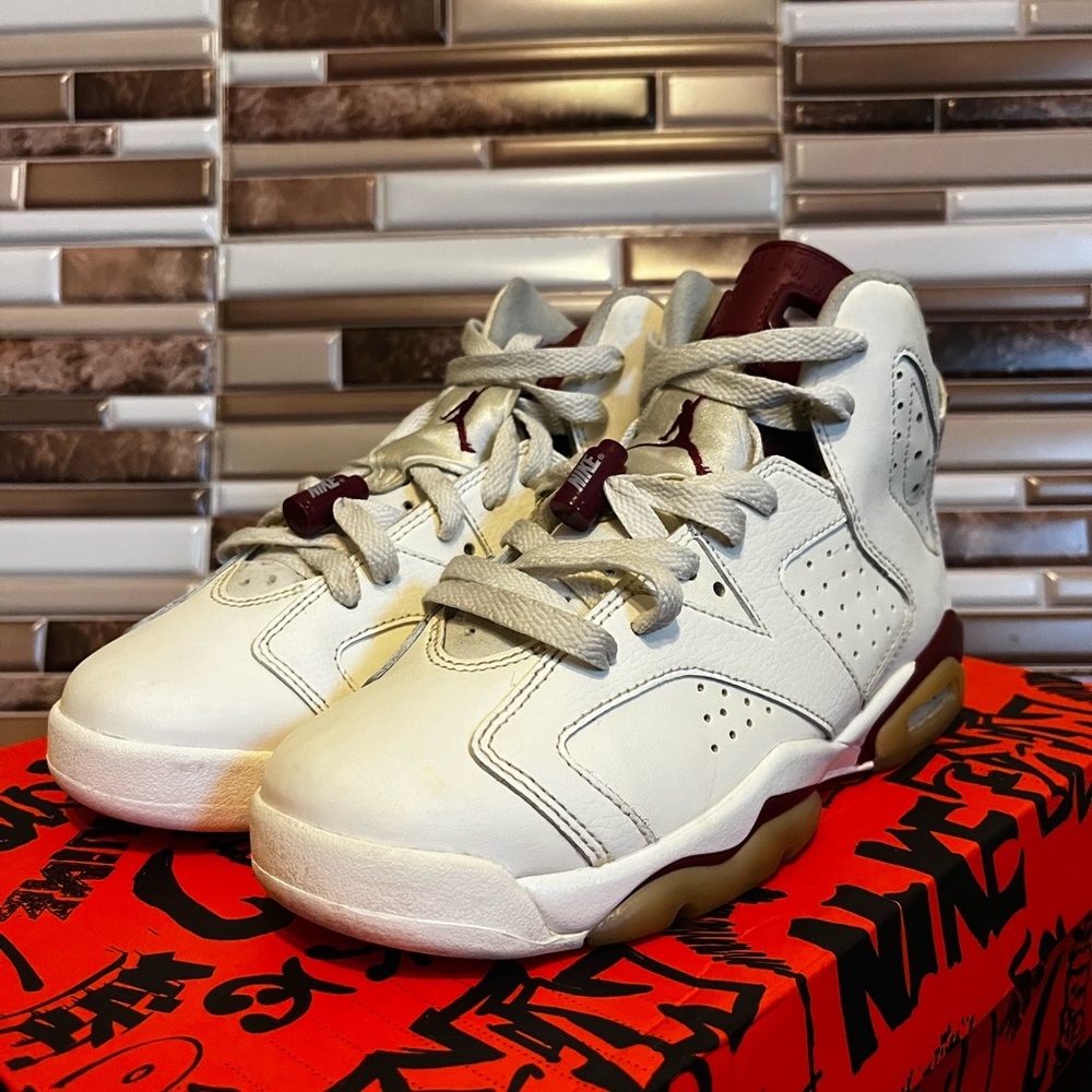 Jordan 6 Retro 'Maroon'  Size 6Y - VNDS